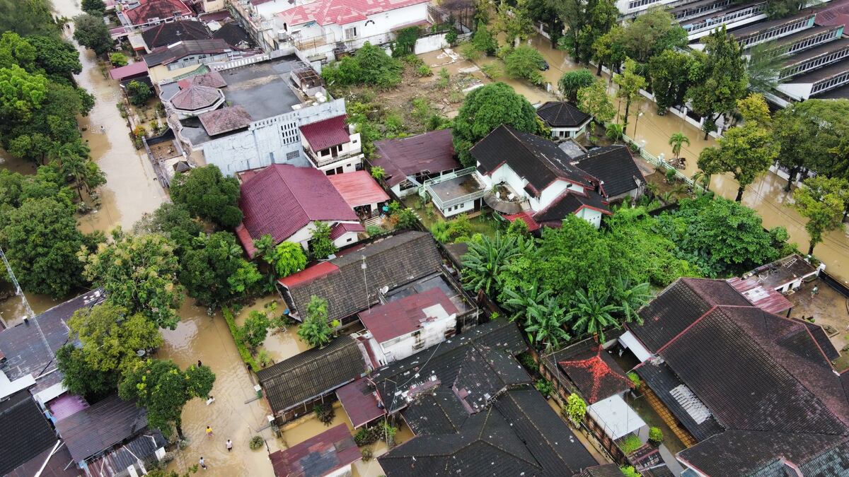 Death toll from floods and landslides on Indonesia&rsquo;s Sumatra rises to 164