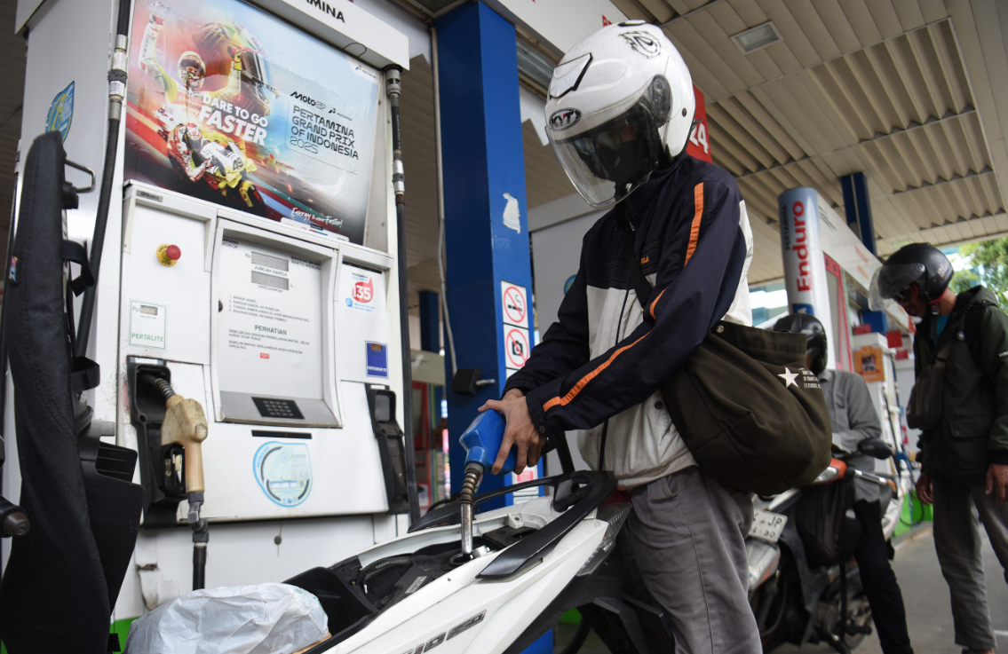 Fuel shortages hit Indonesia&rsquo;s Riau, triggering long lines at gas stations