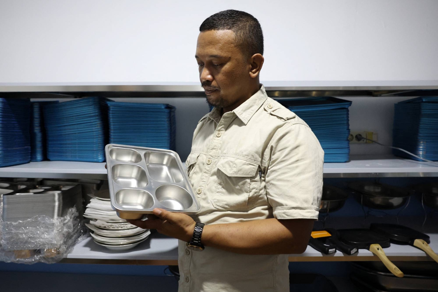 Indonesia&rsquo;s flagship free meals initiative leaves kitchen investors deep in debt